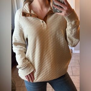 Quilted Cream Long Sleeve Pullover. Men’s Medium.